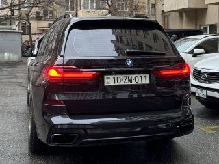 BMW
X7