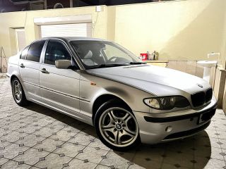 BMW
320