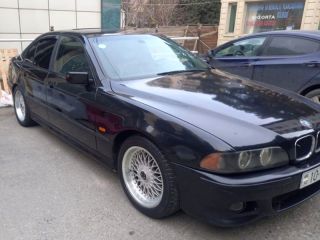 BMW
528