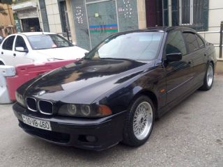 BMW
528